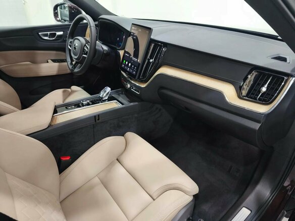 2025 Volvo XC60 II Рестайлинг 2, красный, 6290000 рублей - вид 8