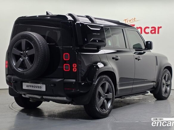 2026 Land Rover Defender 110 II, чёрный, 14142000 рублей - вид 3