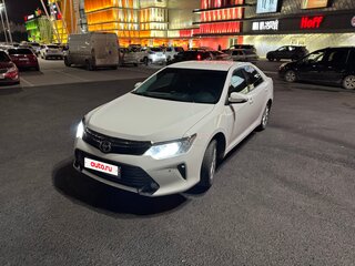 2015 Toyota Camry VII (XV50) Рестайлинг, белый, 1700000 рублей, вид 2