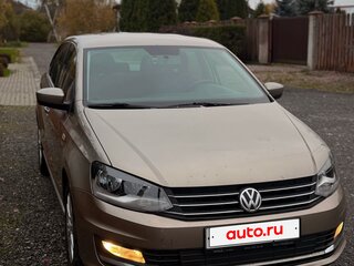 2017 Volkswagen Polo V Рестайлинг, бежевый, 870000 рублей, вид 2