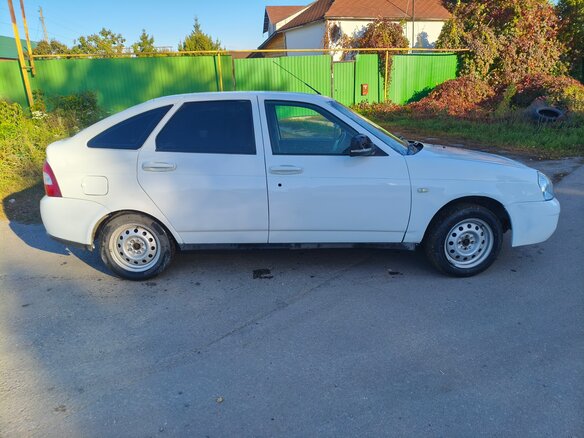 2011 Lada (ВАЗ) Priora I, белый, 180000 рублей - вид 1