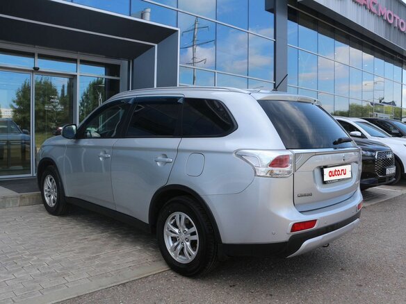 2014 Mitsubishi Outlander III Рестайлинг, серебристый - вид 3