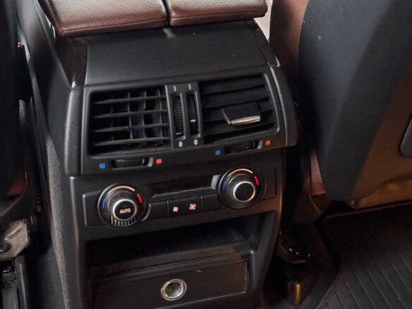2010 BMW X5 35i II (E70) Рестайлинг, чёрный, 1700000 рублей - вид 18