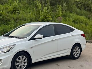 2013 Hyundai Solaris I, белый, 560000 рублей, вид 4