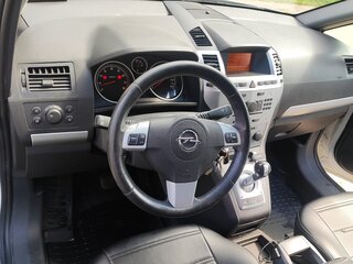 2013 Opel Zafira B Рестайлинг, белый, 750000 рублей, вид 1