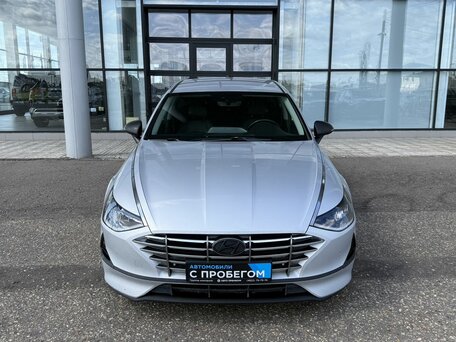 2021 Hyundai Sonata VIII (DN8), серебристый, 1755000 рублей, вид 2
