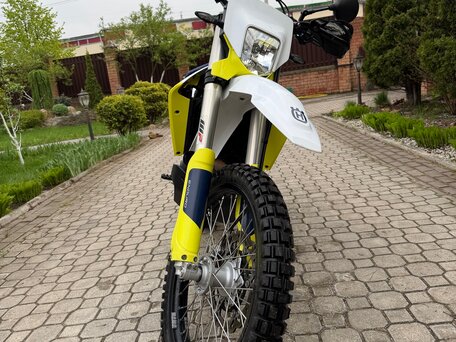 2022 Husqvarna 701 Enduro, белый, 1250000 рублей, вид 2