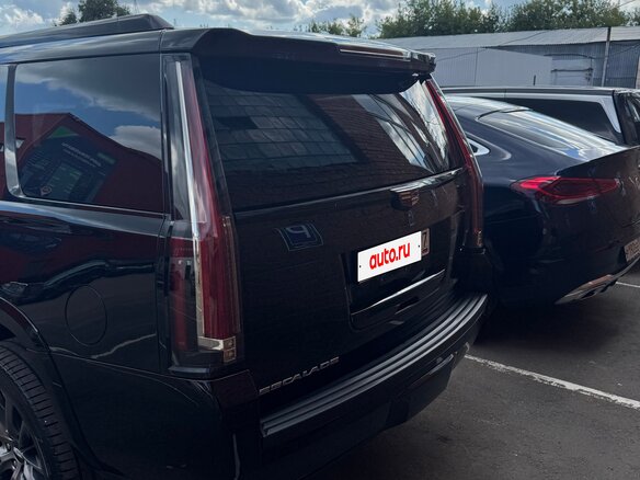 2018 Cadillac Escalade IV, чёрный, 5100000 рублей - вид 2