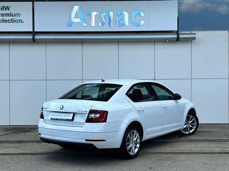 2018 Skoda Octavia III (A7) Рестайлинг, белый, 1640000 рублей, вид 2