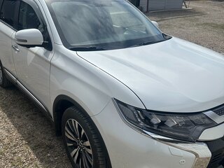 2021 Mitsubishi Outlander III Рестайлинг 3, белый, 2600000 рублей, вид 1