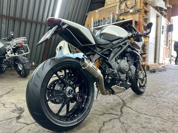 2022 Triumph Speed Triple, белый, 1550000 рублей - вид 4