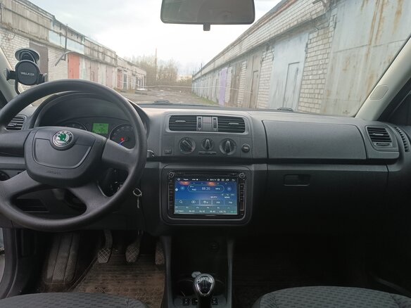 2011 Skoda Fabia II Рестайлинг, серебристый, 400000 рублей - вид 4