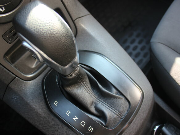 2015 Ford Fiesta Mk6 Рестайлинг, белый, 670000 рублей - вид 15