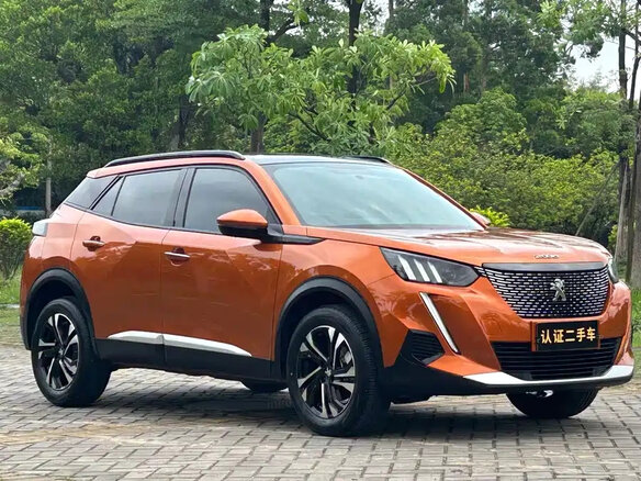 2022 Peugeot 2008 6AT II, оранжевый, 1280000 рублей