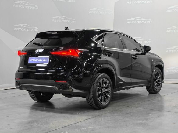 2020 Lexus NX 300h I Рестайлинг, чёрный, 4250000 рублей - вид 4