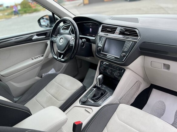 2017 Volkswagen Tiguan II, чёрный, 2235000 рублей - вид 7
