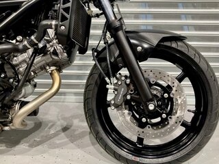 2024 Suzuki SV 650, белый, 750000 рублей, вид 4