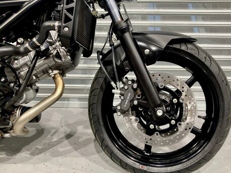 2024 Suzuki SV 650, белый, 750000 рублей, вид 4