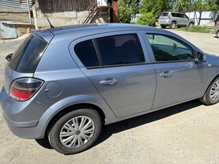 2010 Opel Astra H Рестайлинг, серебристый, 530000 рублей, вид 4