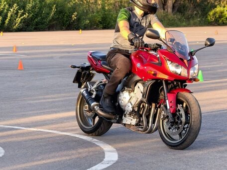 2010 Yamaha FZ1, красный, 640000 рублей, вид 5