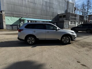 2018 Mitsubishi Outlander III Рестайлинг 3, серебристый, 2555000 рублей, вид 4