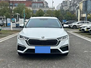 2022 Skoda Octavia IV (A8), белый, 1700000 рублей, вид 2
