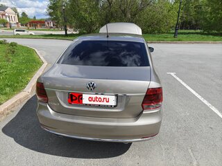 2016 Volkswagen Polo V Рестайлинг, бежевый, 930000 рублей, вид 3