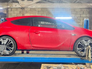 2014 Opel Astra GTC J Рестайлинг, красный, 1300000 рублей, вид 4