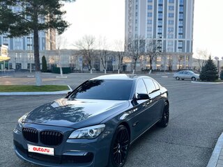 2009 BMW 7 серии 740i V (F01/F02/F04), серый, 1650000 рублей, вид 3