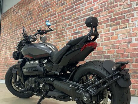 2026 Triumph Rocket 3, серый, 3800000 рублей, вид 3