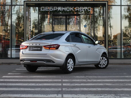 2024 Lada (ВАЗ) Vesta I Рестайлинг (NG), серебристый, 1295000 рублей, вид 3