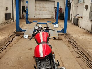 2008 Triumph Thruxton, красный, 550000 рублей, вид 4