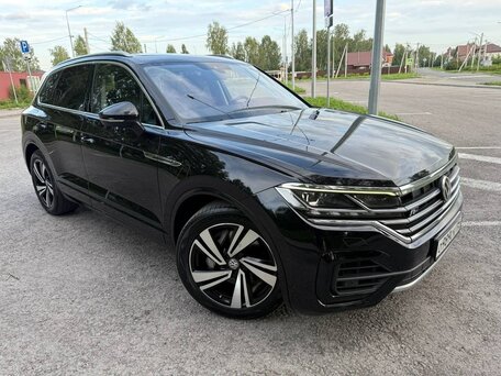 2018 Volkswagen Touareg III, чёрный, 5500000 рублей, вид 1