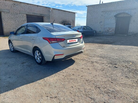 2018 Hyundai Solaris II, бежевый, 920000 рублей - вид 3