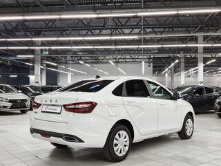 2024 Lada (ВАЗ) Vesta I Рестайлинг (NG), белый, 1249000 рублей, вид 3