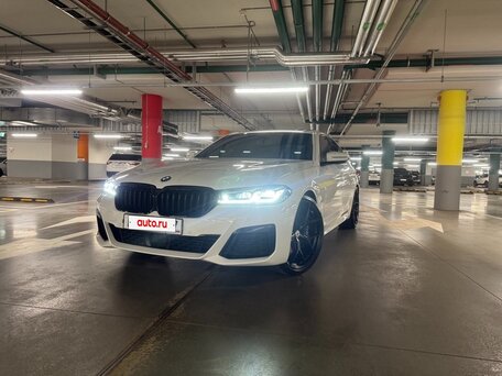 2020 BMW 5 серии 530i xDrive VII (G30/G31/G38) Рестайлинг, белый, 5300000 рублей, вид 4