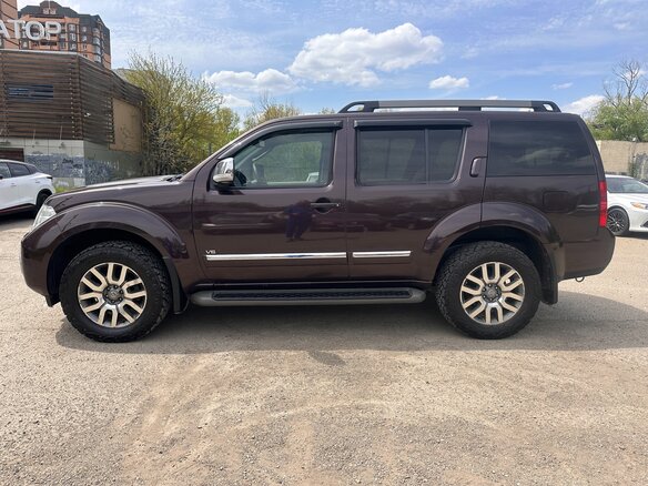 2011 Nissan Pathfinder III Рестайлинг, коричневый, 1850000 рублей - вид 3