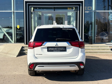 2021 Mitsubishi Outlander III Рестайлинг 3, белый, 2160000 рублей, вид 5