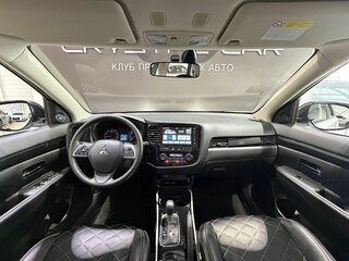 2022 Mitsubishi Outlander III Рестайлинг 3, белый, 2800000 рублей, вид 2