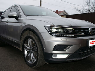 2017 Volkswagen Tiguan II, серебристый, 2550000 рублей, вид 2