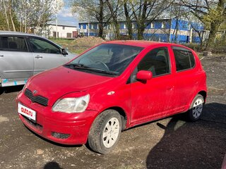 2001 Toyota Vitz I (P10), красный, 250000 рублей, вид 1