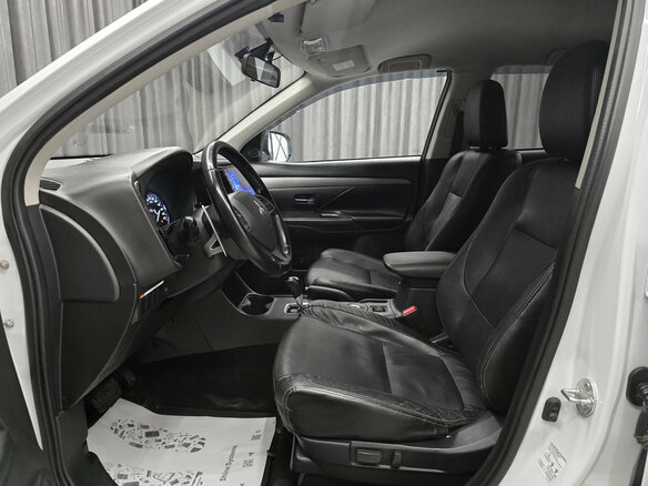 2014 Mitsubishi Outlander III Рестайлинг, белый - вид 10
