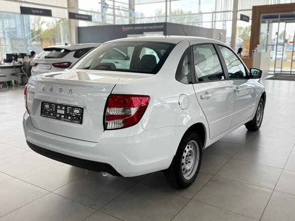 2026 Lada (ВАЗ) Granta I Рестайлинг, белый - вид 4