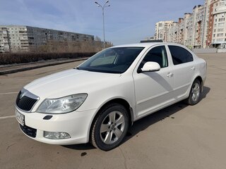 2012 Skoda Octavia II (A5) Рестайлинг, белый, 869000 рублей, вид 1