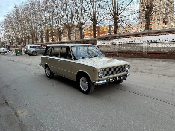 1980 Lada (ВАЗ) 2102, бежевый, 430000 рублей - вид 2