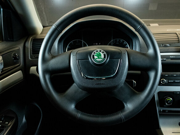 2011 Skoda Octavia II (A5) Рестайлинг, серый, 810000 рублей - вид 5