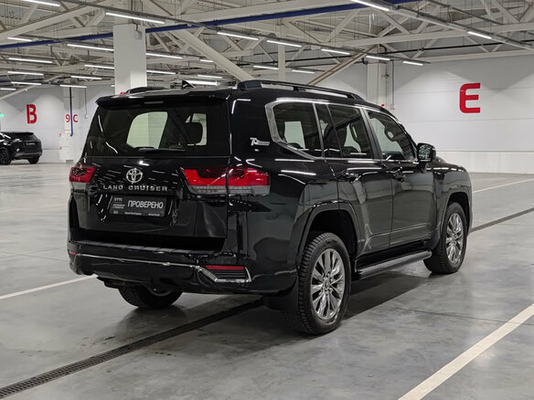 2021 Toyota Land Cruiser 300 Series, чёрный, 7280000 рублей - вид 4