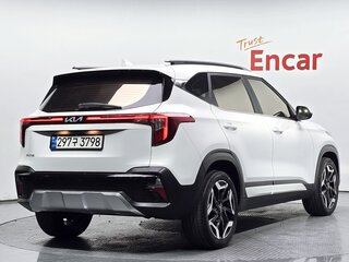2022 Kia Seltos I Рестайлинг, белый, 1830007 рублей, вид 3