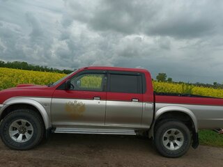 2005 Mitsubishi L200 III, красный, 900000 рублей, вид 2