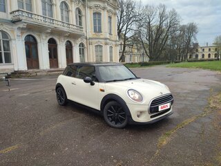 2017 Mini Hatch Cooper III (F55/F56), белый, 1360000 рублей, вид 2